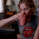 Carrie Bradshaw, tweeting rock star